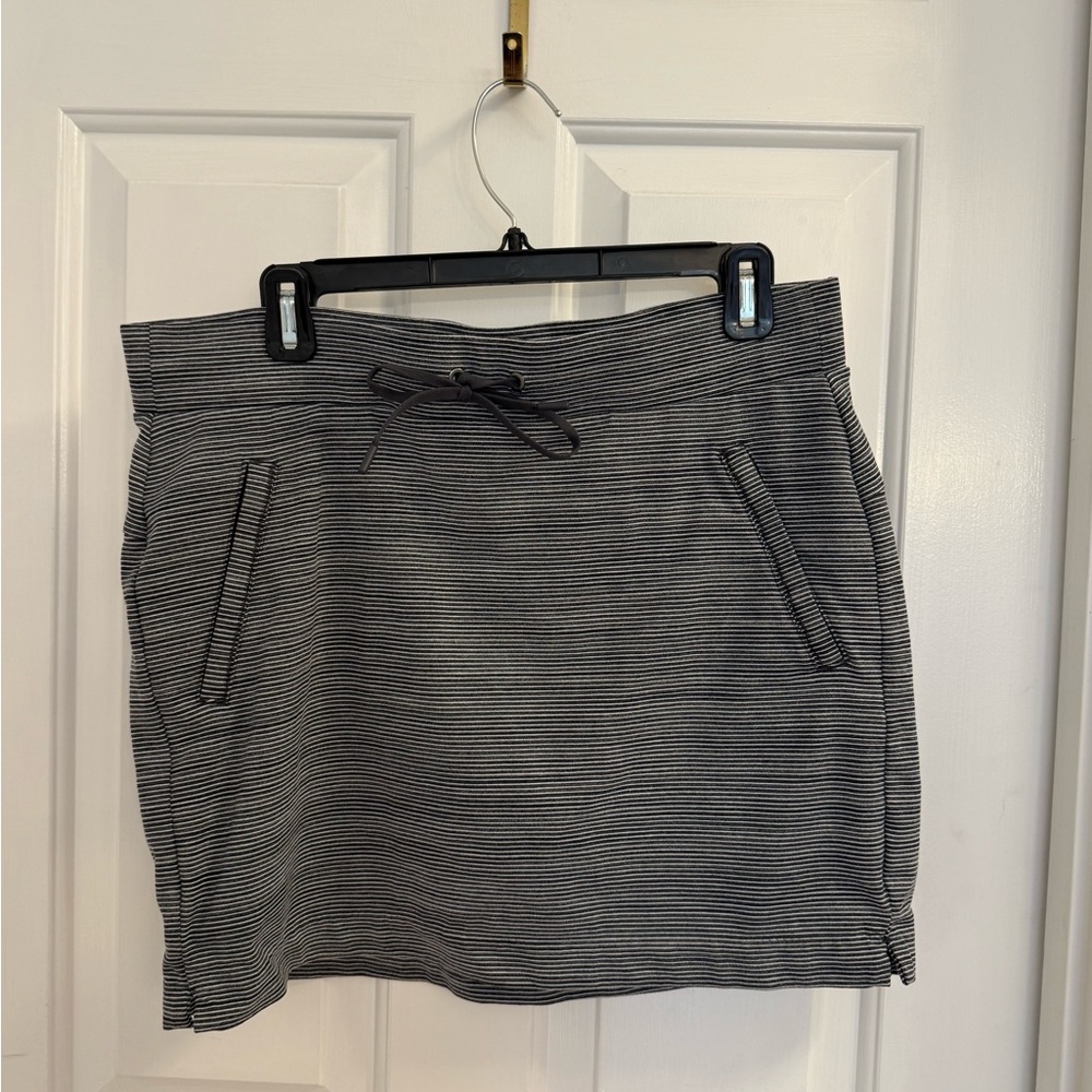 Athleta Striped Black Striped Skort with Pockets